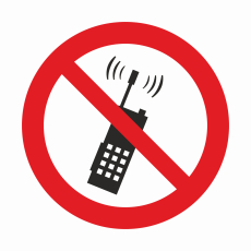 P 18 Запрещается пользоваться мобильным (сотовым) телефоном или переносной рацией - Знаки безопасности